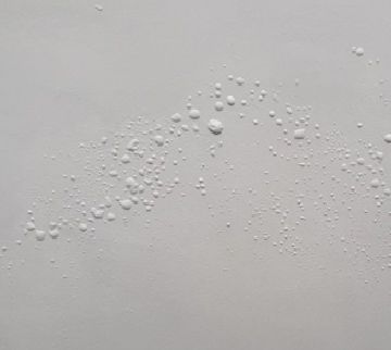 수성 페인트 부풂(블리스터링) 발생