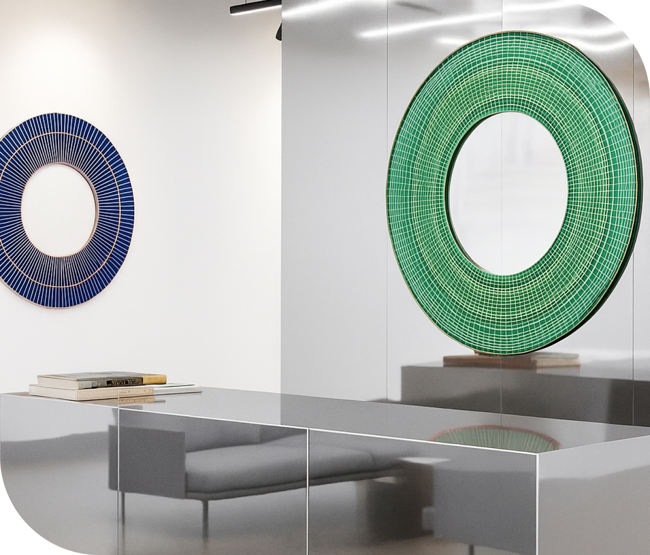 벽면 위 도넛 모양의 초록, 파랑 패턴 장식물 사진