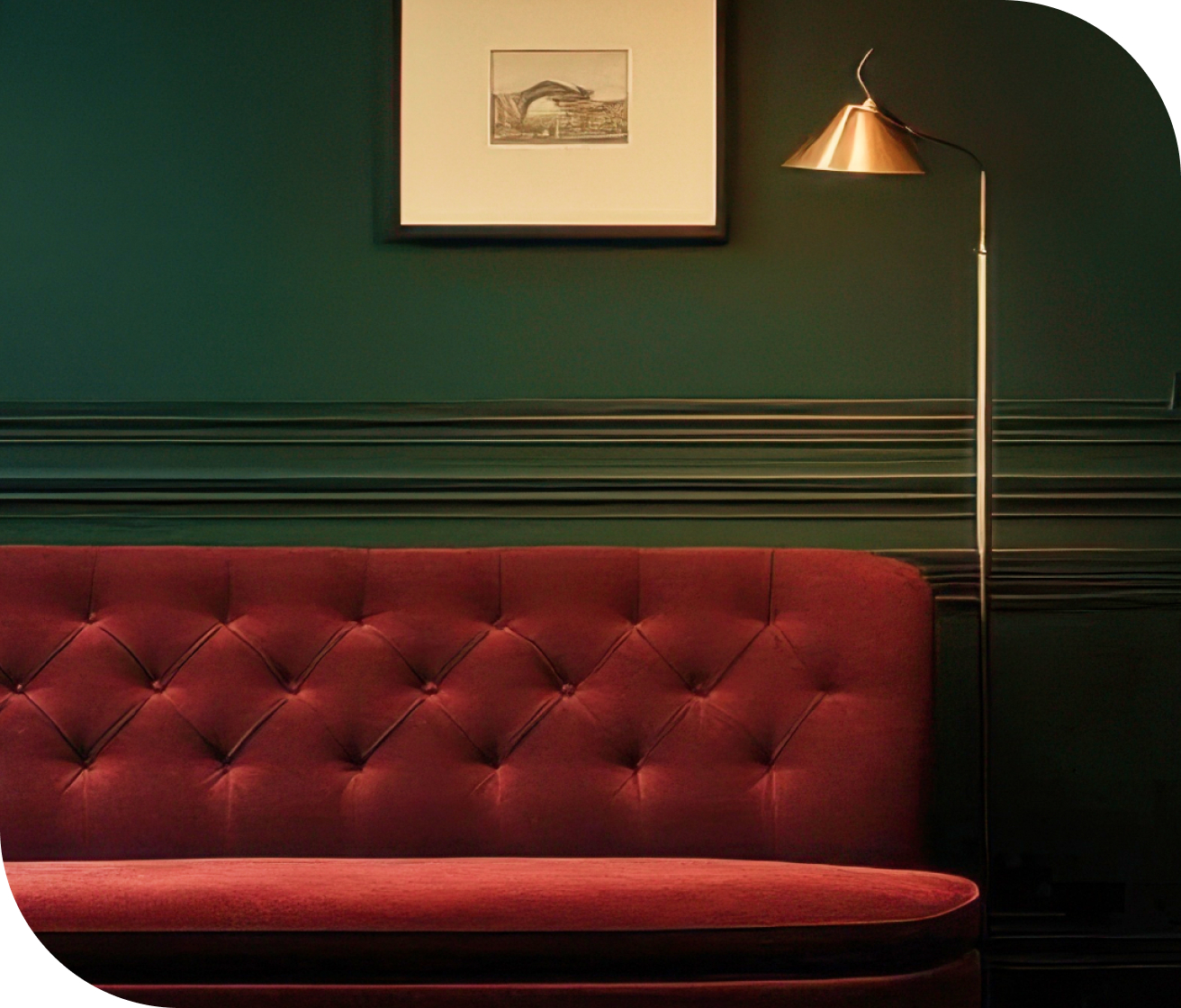 짙은 그린 벽, 와인색 소파와 탁자 사진