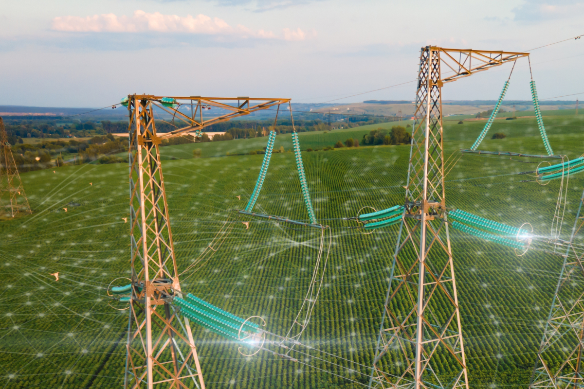 송전선으로 연결된 송전탑 사진